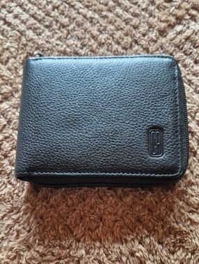Club Rochelier Men's zip around bifold wallet.